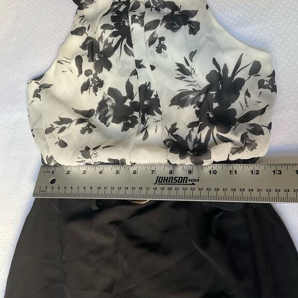 Women’s Sleeveless Formal Dress, size XS, Black & White, Pencil Skirt Shape - Picture 3 of 5